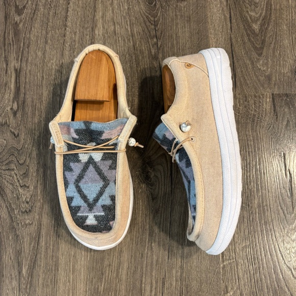 Lamo Paula Canvas Slip-on Comfort Shoes Women's Size 10 Southwestern Pattern - Picture 1 of 9
